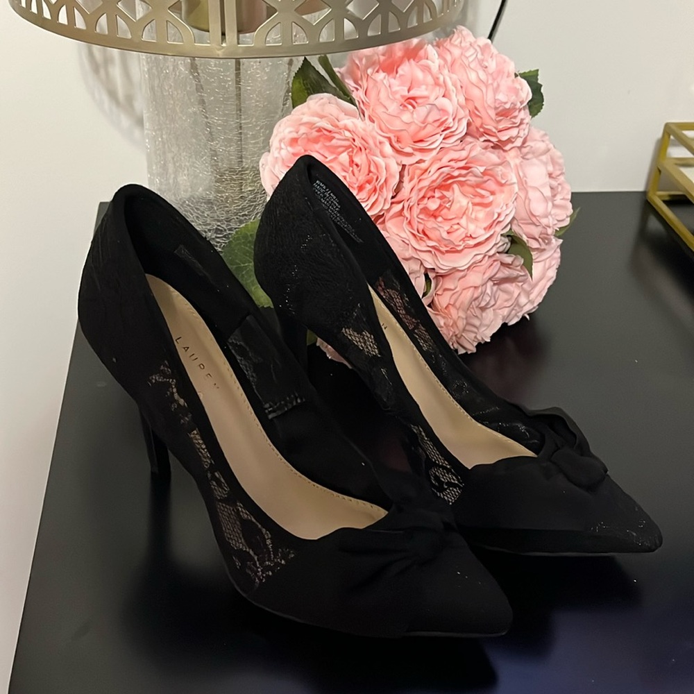 Lauren Conrad Lace pump
